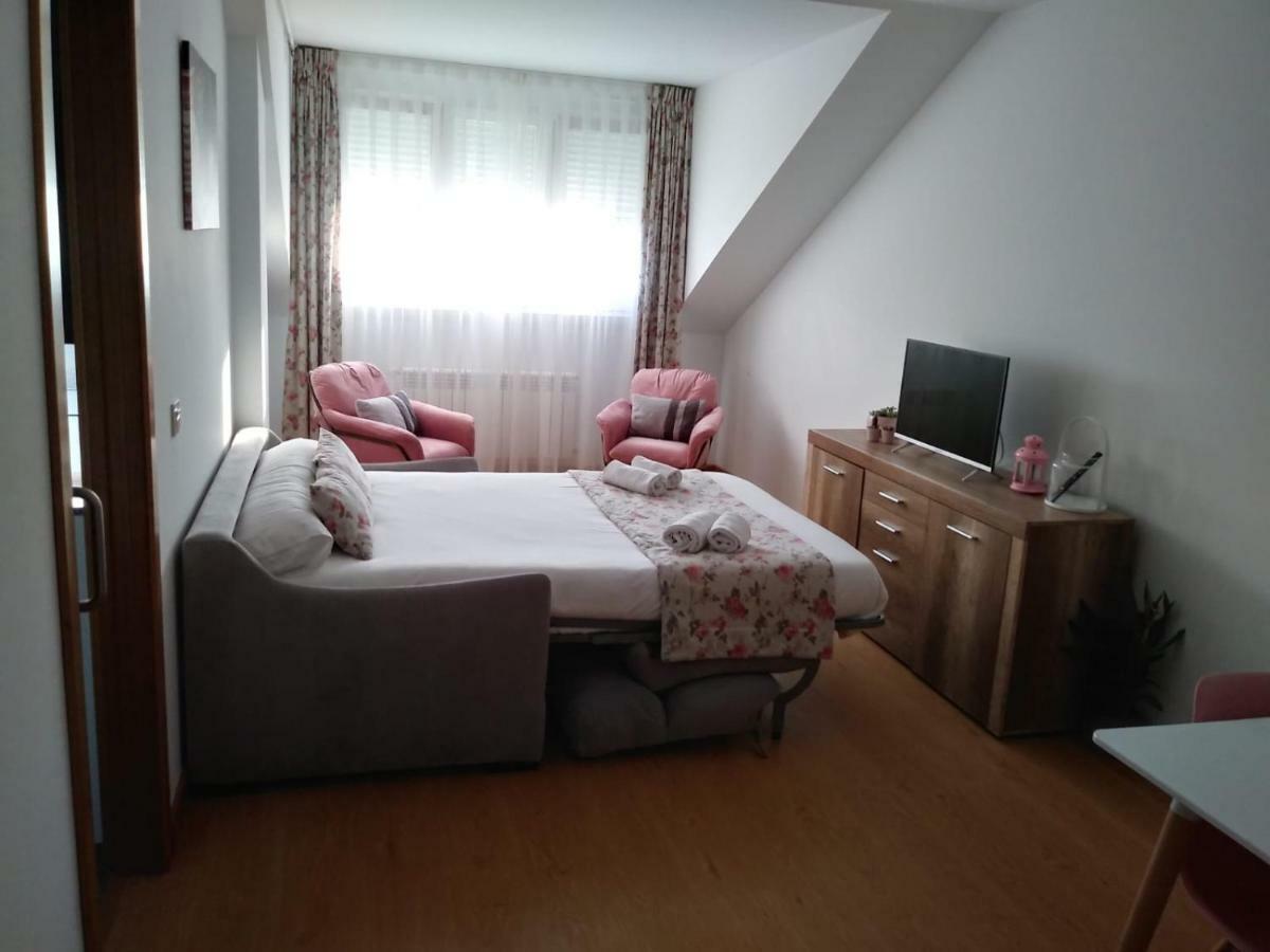 Telena Apartment Onís Екстериор снимка
